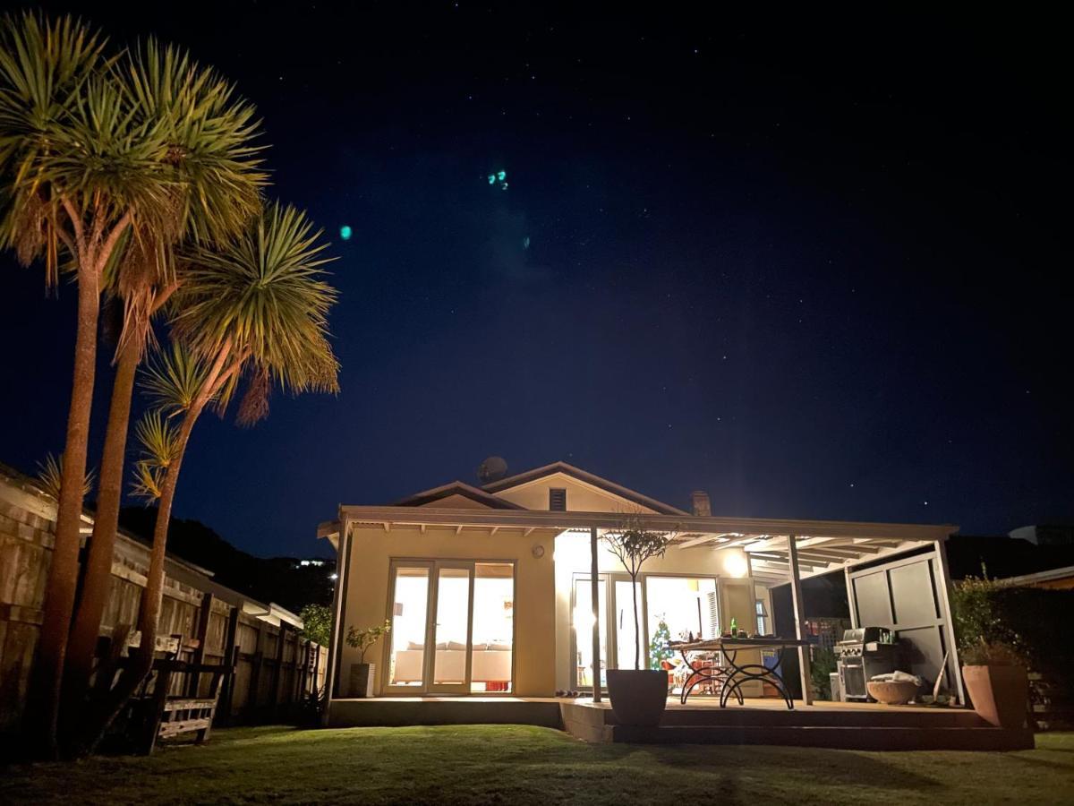 Absolute Waterfront Holiday home *