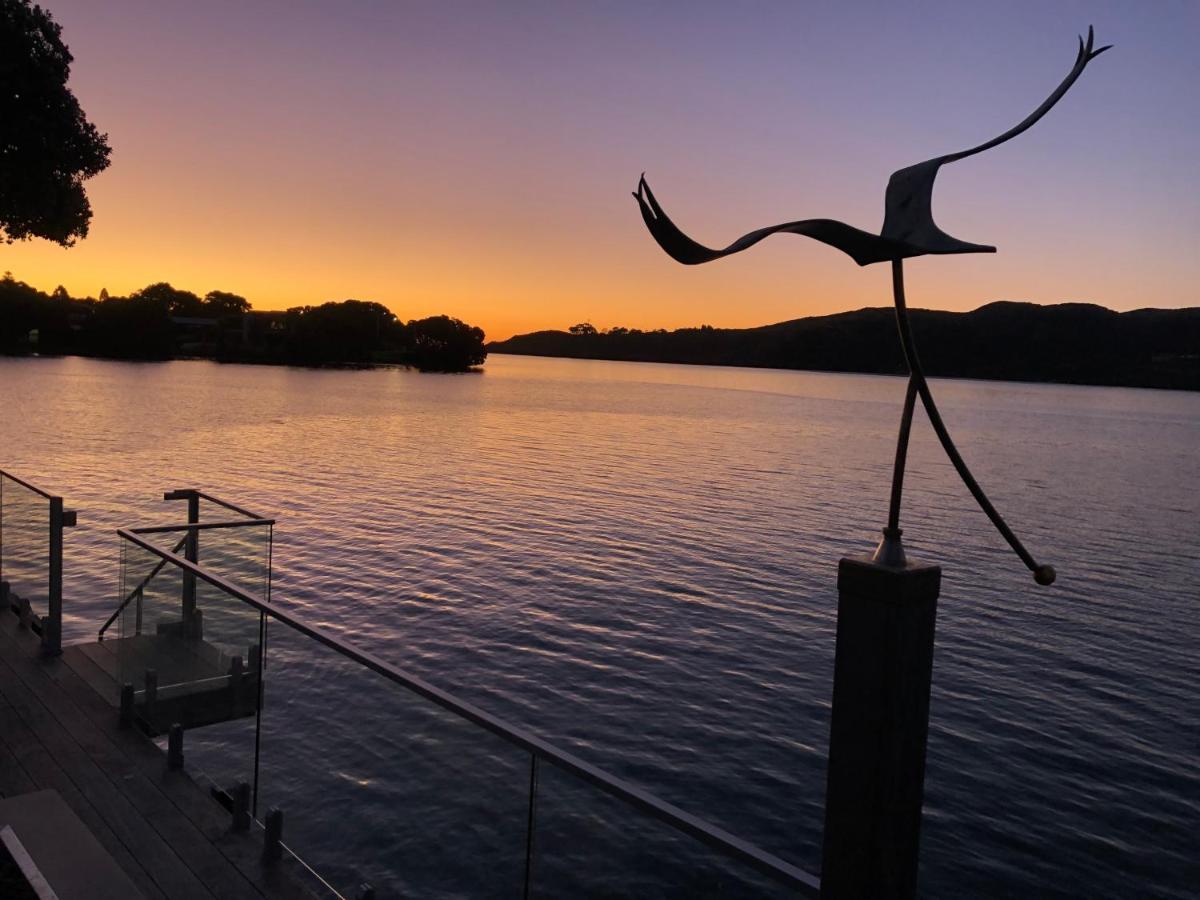 Absolute Waterfront * Raglan